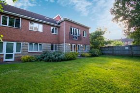 Bracknell Spacious Two Bedroom Apartment